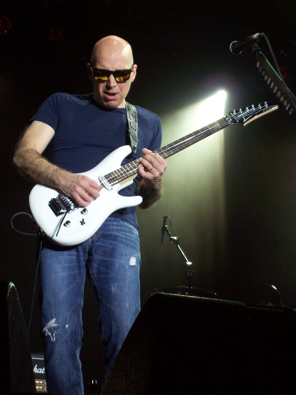 JOE SATRIANI picture