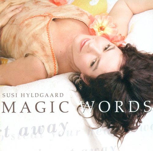 SUSI HYLDGAARD - Magic Words cover 