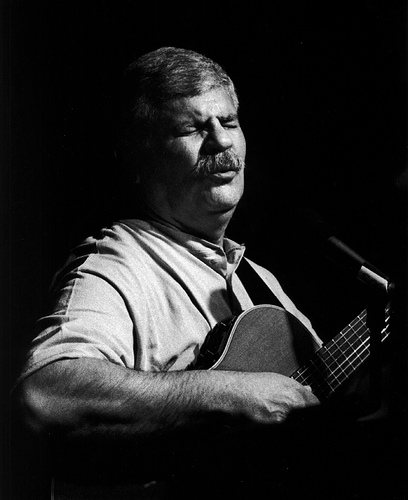 DORI CAYMMI picture