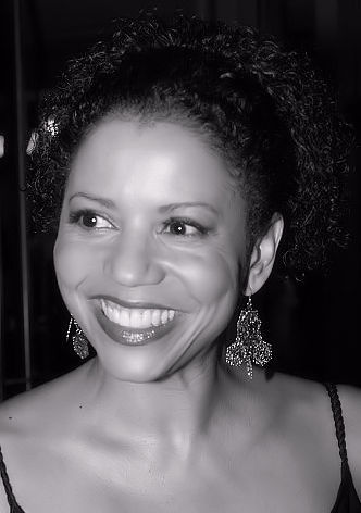 GLORIA REUBEN picture