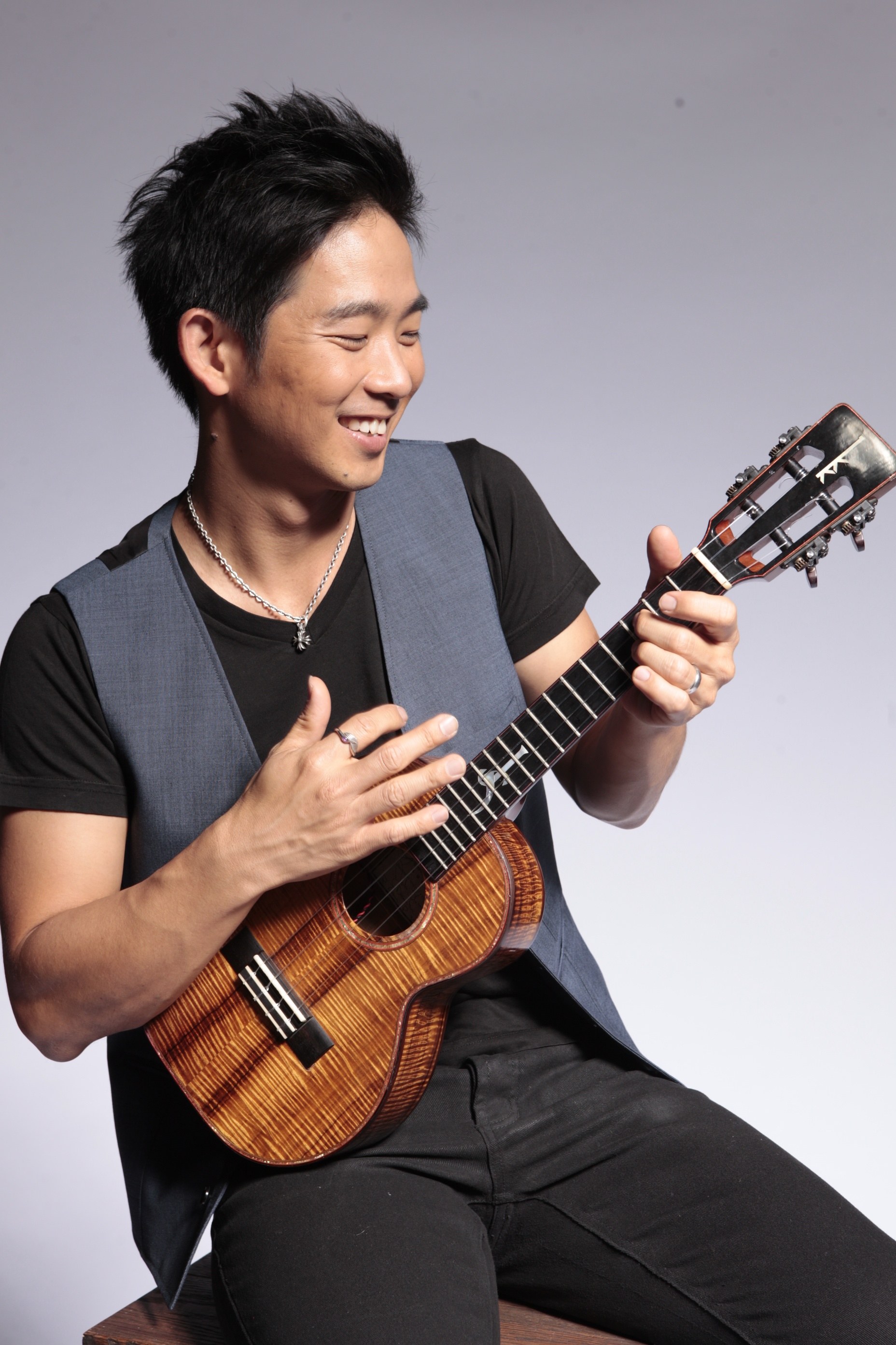 JAKE SHIMABUKURO picture