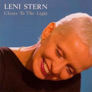 LENI STERN - Closer to the Light cover 